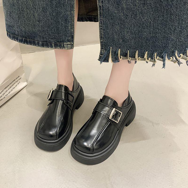 2024 Новые повседневные женские спортивные туфли на толстой подошве в британском стиле с круглым носком, осенние туфли на плоской подошве с пряжкой и низким верхом