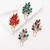 Изящная брошь из сплава со стразами в виде двух листьев, модный женский костюм, кардиган, корсаж, ювелирное украшение, булавка