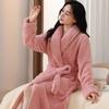 Женский длинный толстый халат из кораллового флиса, зимняя домашняя одежда, однотонный, сохраняющий тепло, утренний халат, простой дизайн, зимняя пижама