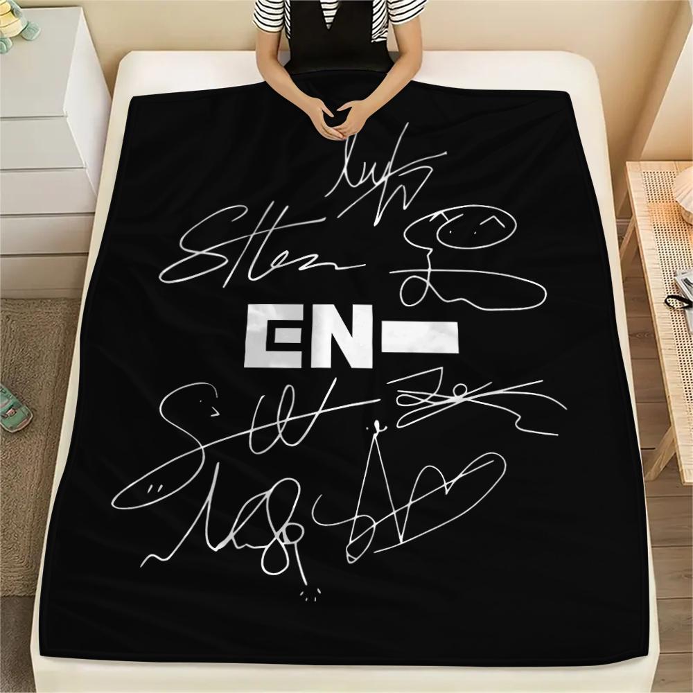 1 шт. Фланелевое одеяло с принтом Enhypen, Высококачественное, для всех сезонов, Декор для дома, Тепло и уют, Идеально для рождественских подарков