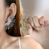 Серьги-пусеты в форме веера в стиле панк с подсолнухом: Европейский и американский кросс-бордер, металлический холодный стиль, высококлассный, преувеличенный женский аксессуар для выражения индивидуальности.