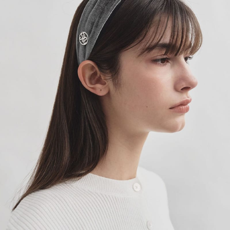 MONGDOL [2 цвета] Бархатная повязка для волос с логотипом-шармом MDAC039