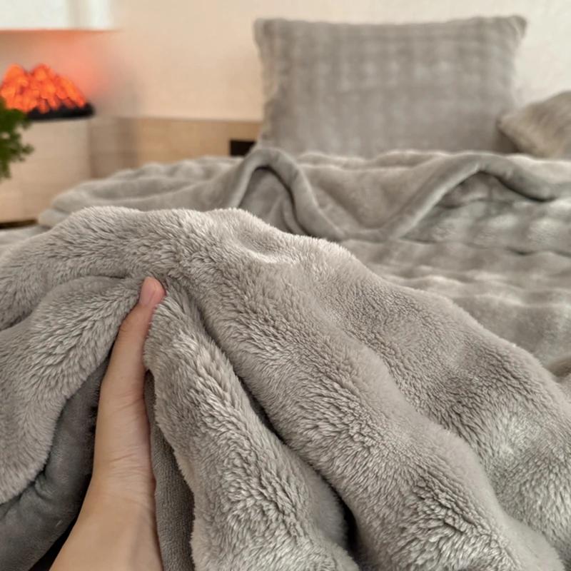 Warm Winter Blanket Milk Velvet Fleece Flannel Soft Thick Plush Blankets for Bed Sofa Single Double Couple Size Fluffy Bedspread