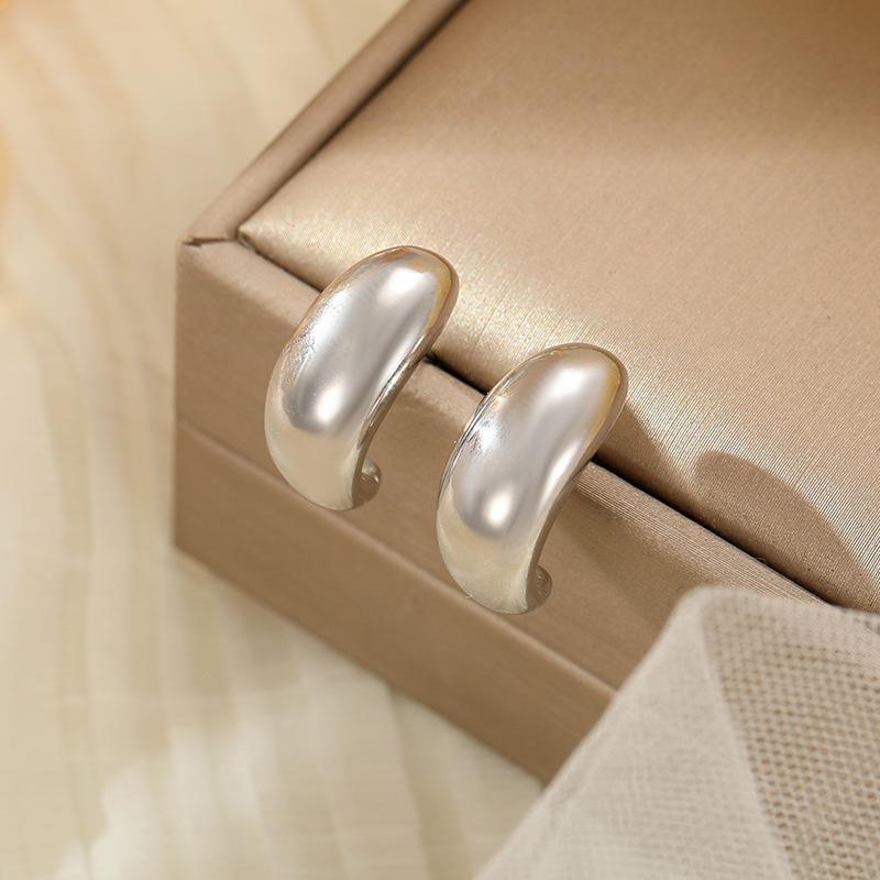 Banyan Tree Gold Cashew C-Shaped S925 Silver Earrings: European & American Style for Autumn/Winter