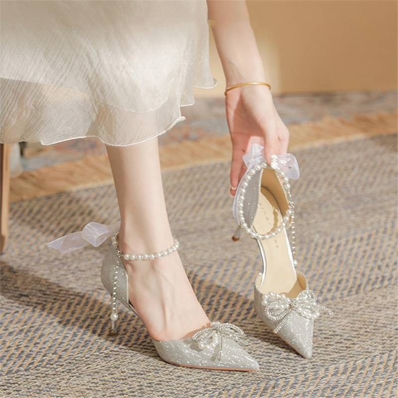 Женские туфли на высоком каблуке 2024 лето новые с острым носком с мелким вырезом шпилька бант свадебные туфли лента жемчужная цепочка полые сандалии