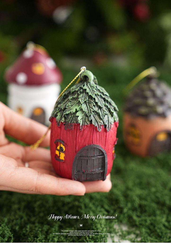 Mini Garden Mushroom Pinecone Christmas House Resin Ornament for Courtyard Bonsai and Flower Pot Decoration