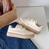 Белые повседневные туфли для женщин 2024 года, новые универсальные дышащие студенческие туфли на плоской подошве, белые кроссовки для женщин, женская дизайнерская обувь