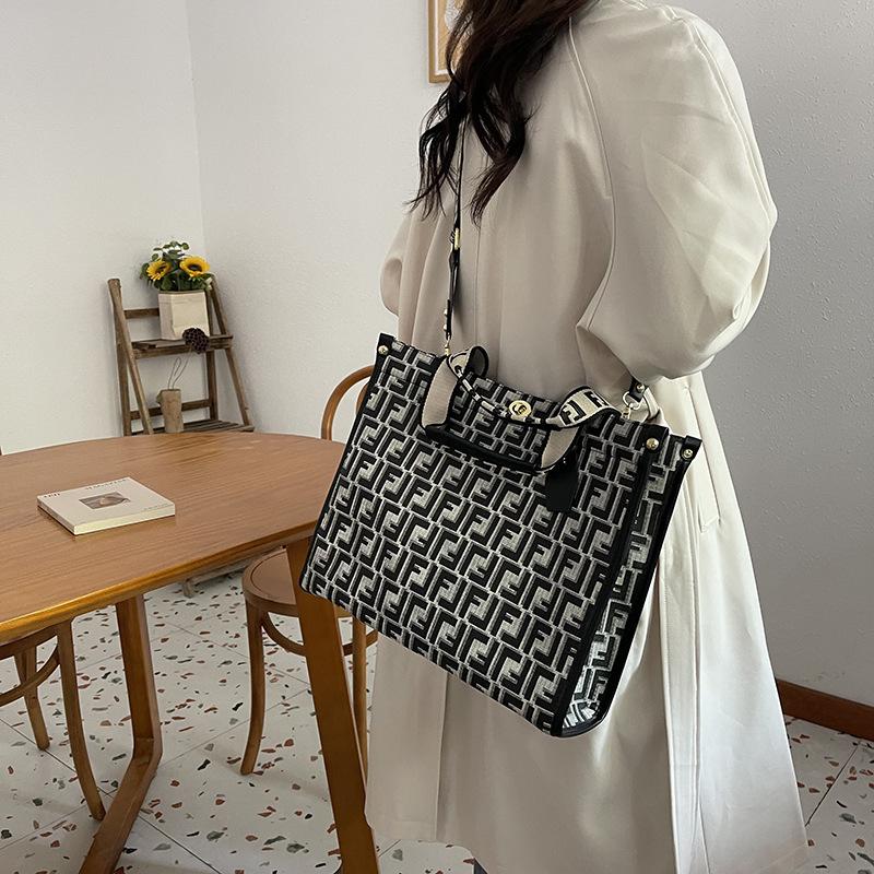 Bags Fashion Atmospheric Women's Bags Large Capacity Crossbody 2025 New Popular Bags One Shoulder Portable Tote Bag