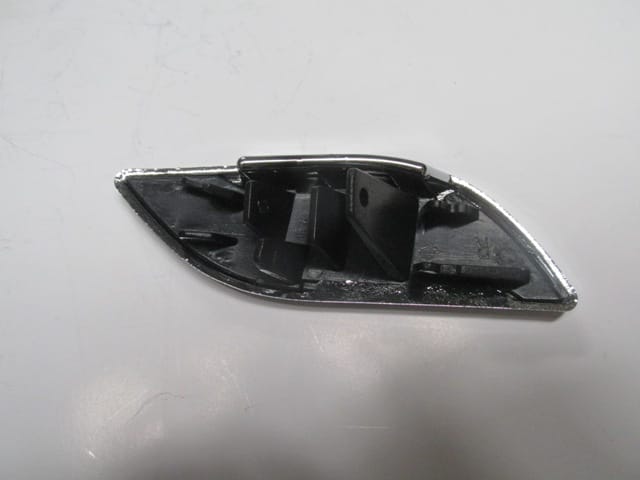 Для Skoda Superb 2009-2012 защитная крышка форсунки омывателя правой фары хромированная OEM 3T0955110A