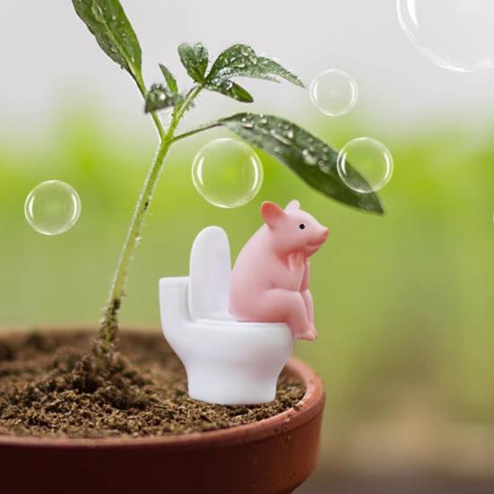 Миниатюрная статуэтка свиньи Свинья, сидящая на унитазе Мини-игрушка животное