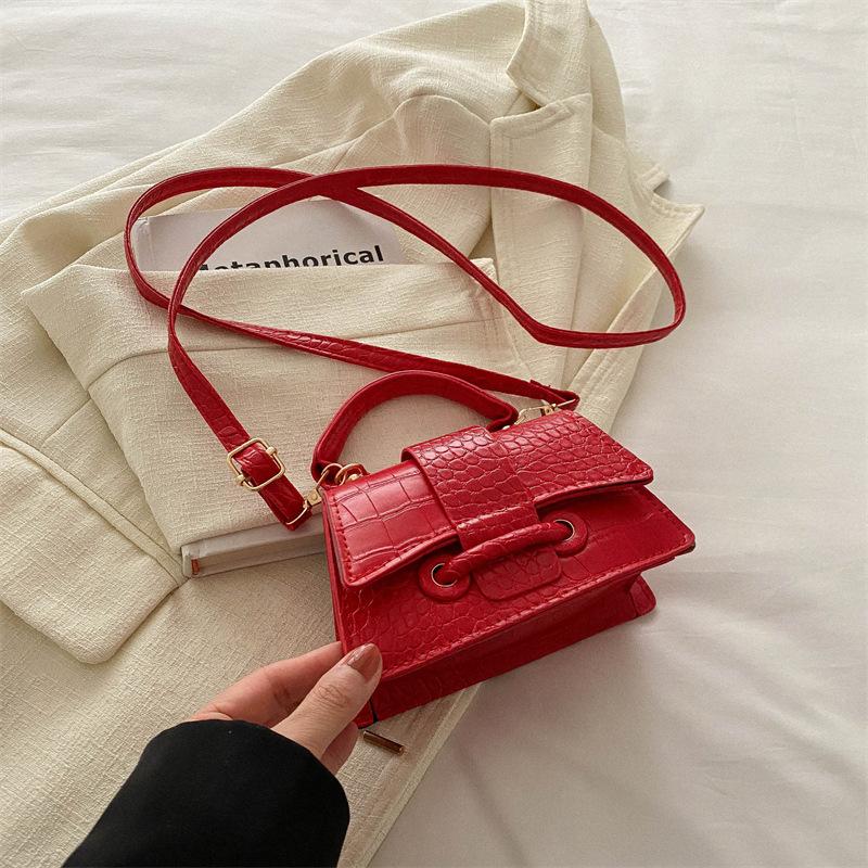 Маленькая свежая иностранная сумка в иностранном стиле, женская весенняя текстура, одно плечо, маленькая квадратная сумка через плечо