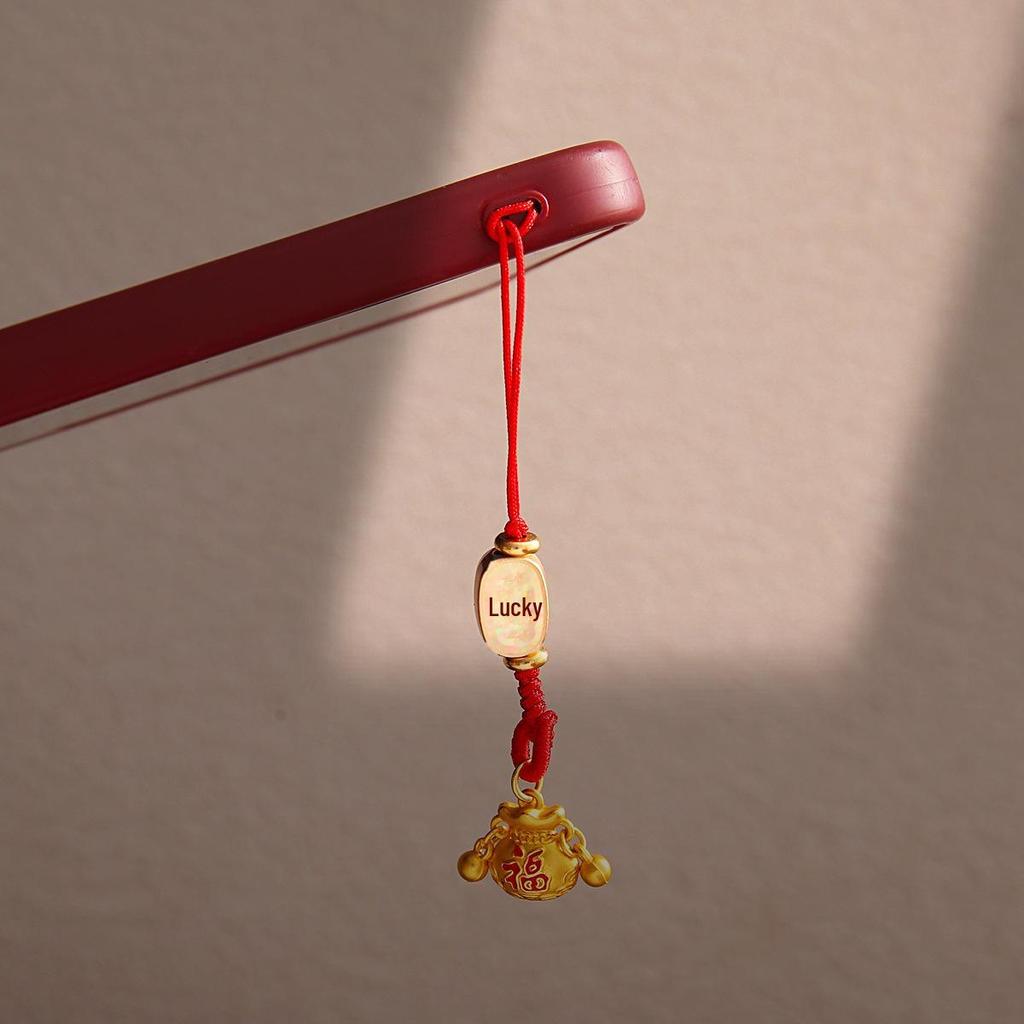 Древний золотой брелок-подвеска с красной веревкой на удачу