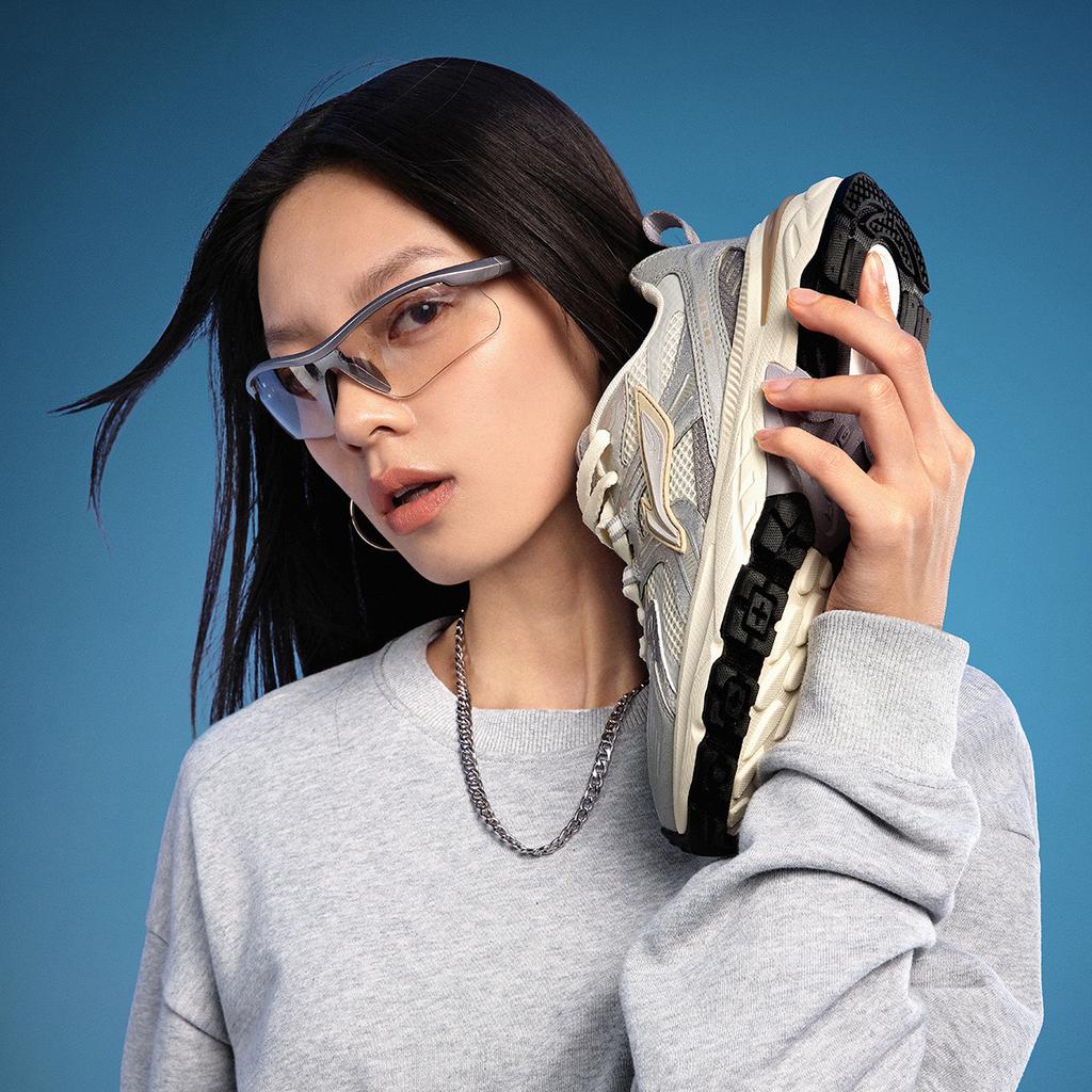 Li Ning Beichen 2K Нескользящие, Износостойкие, Увеличивающие рост Низкие Кроссовки на массивной подошве Женские Серебристо-белые AGCU354-2