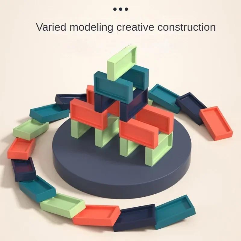 Автоматическая укладка поезда домино с электромобилем, наборы кирпичных блоков, творческие игры, интеллектуальные развивающие игрушки для самостоятельного изготовления, подарок на день рождения для детей