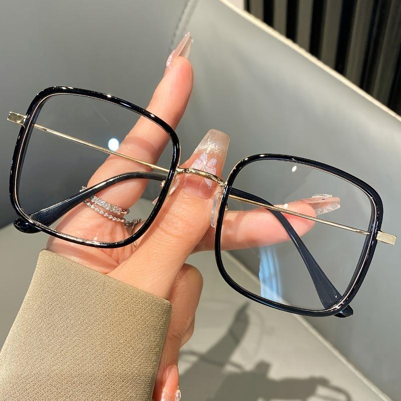 A New Set of Fashionable and Trendy Flat Lens Frame Glasses with High Aesthetic Value and No Makeup