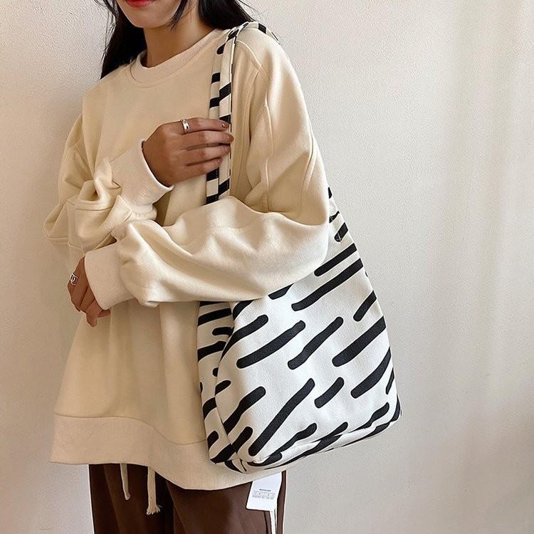 Trendy Large Capacity Striped Canvas Shoulder Bag For Young Women In Chic Colors