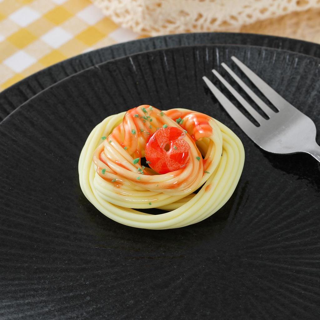 Модель спагетти с креветками и соусом для демонстрации западной еды и реквизит для кино