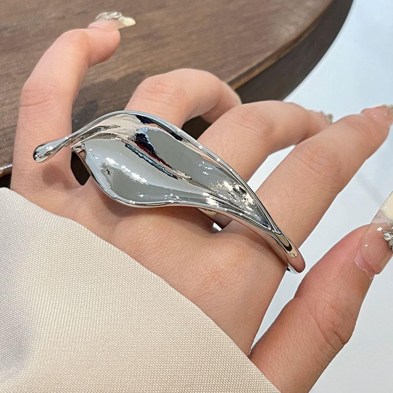 Преувеличенное нерегулярное металлическое кольцо в форме листа в стиле панк, винтажное большое открытое ювелирное изделие для женщин, роскошный дизайн, подарок на Новый год 2024 года