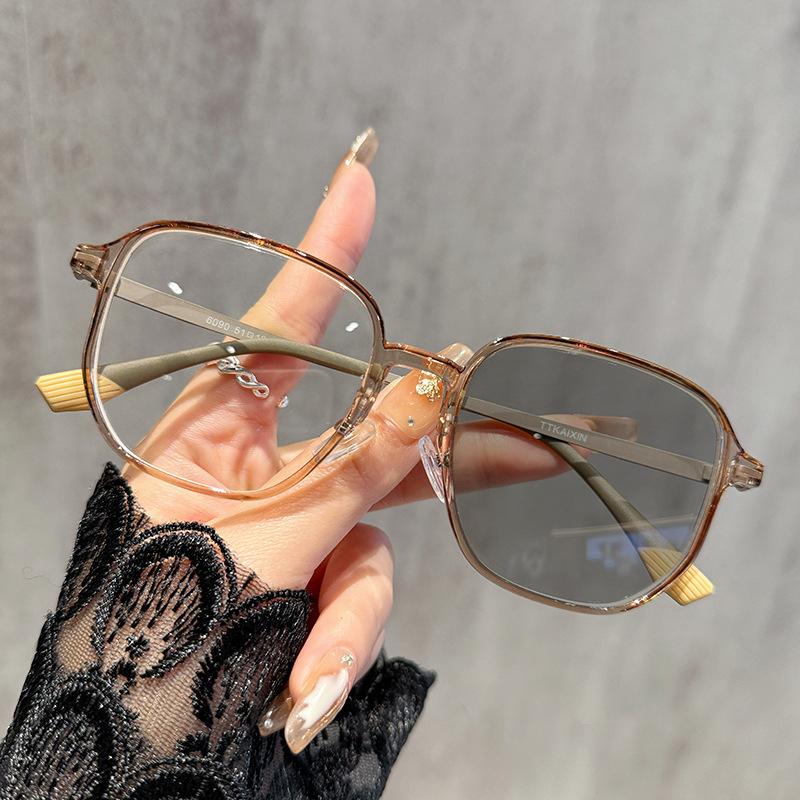 Фоточувствительные, меняющие цвет, блокирующие синий свет, трансграничные, ультралегкие, модные очки с большой оправой для близорукости 6090