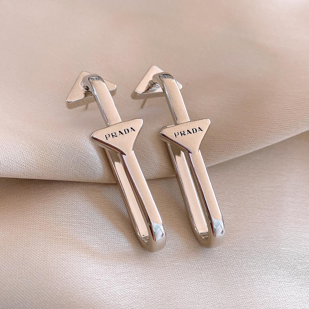 Посеребренные серьги-гвоздики в форме буквы U, треугольные серьги, серьги для создания образа, нишевый дизайн.