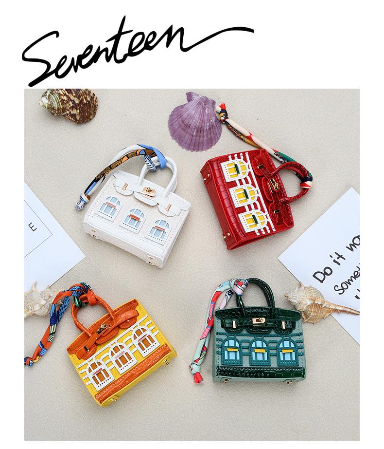 Stylish Mini House Keychain: Platinum Window Coin Purse & Earphone Holder