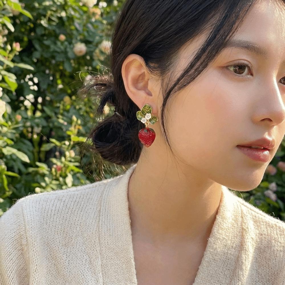 Vintage Strawberry Drop Earrings Dainty Flower Drop Earrings Fashion Simulated Fruit Earrings Gift