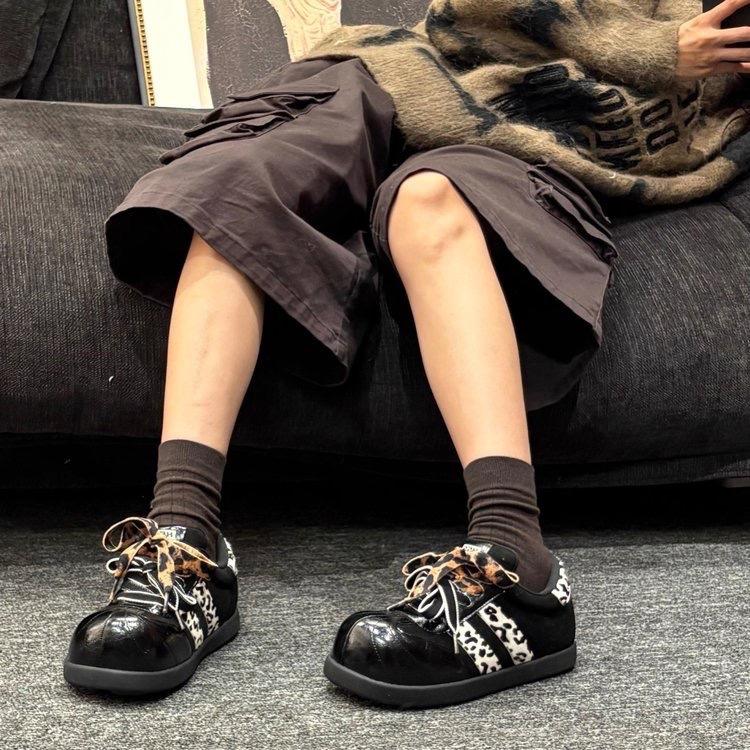 2025 осень новые одинарные туфли на плоской подошве кроссовки Форреста Гампа женские универсальные увеличивающие рост туфли на платформе ретро леопардовый принт пуховые туфли