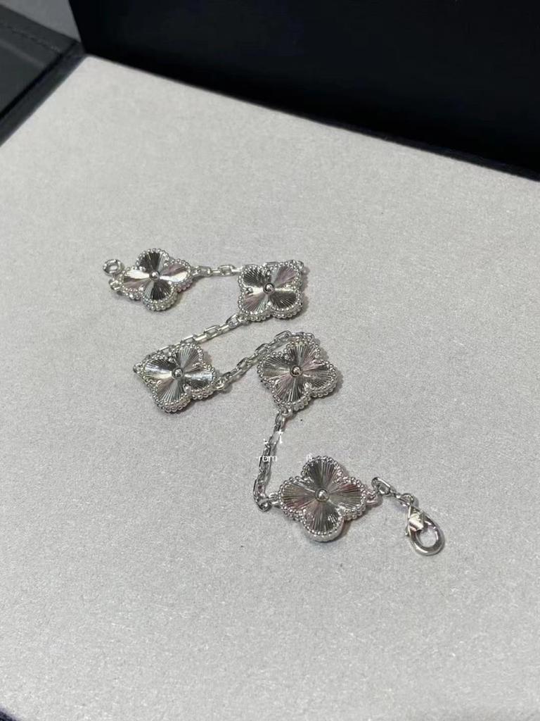 2024 Christmas Edition s925 Silver Four-Leaf Clover Necklace in Rose & White Gold for Women