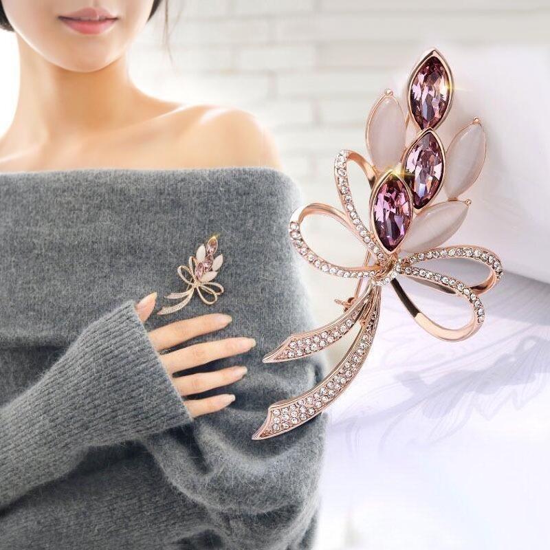Brooch High-End Sense Niche High-End Women'S Silk Scarf Buckle Alloy Corsage Small Fragrant Wind Pearl Rhinestone High-End
