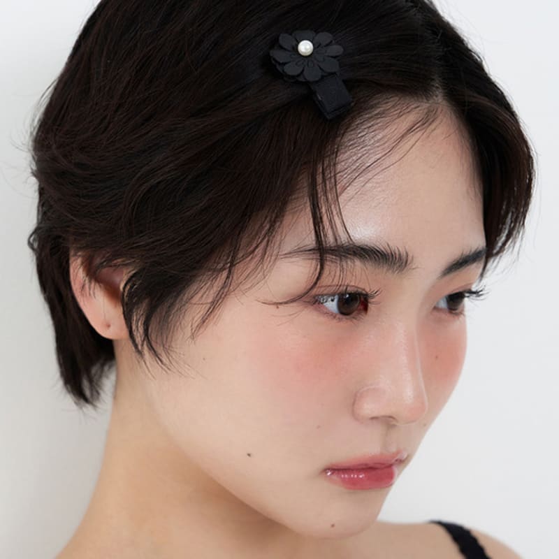 geegee leather flower hair pin - black