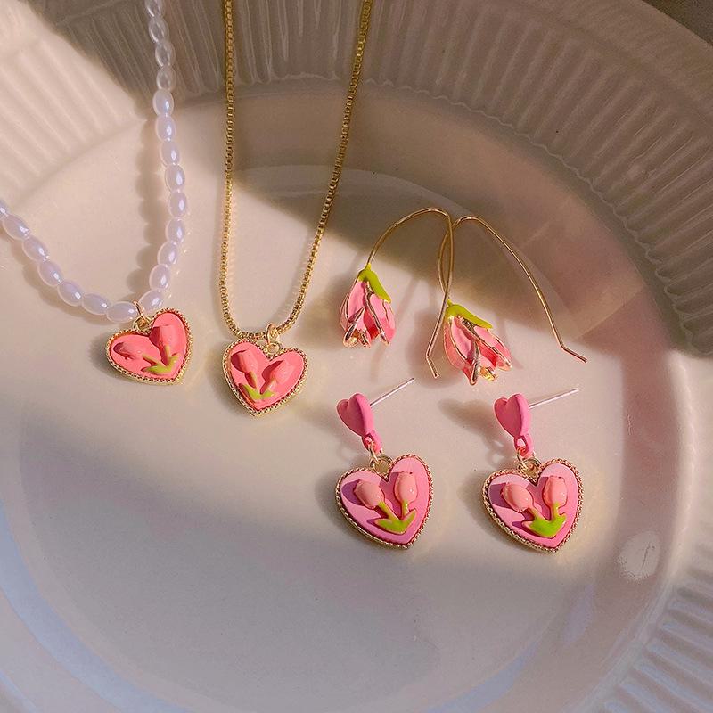 Милые серьги-тюльпаны из серебра 925 пробы и ожерелье из свежего жемчуга