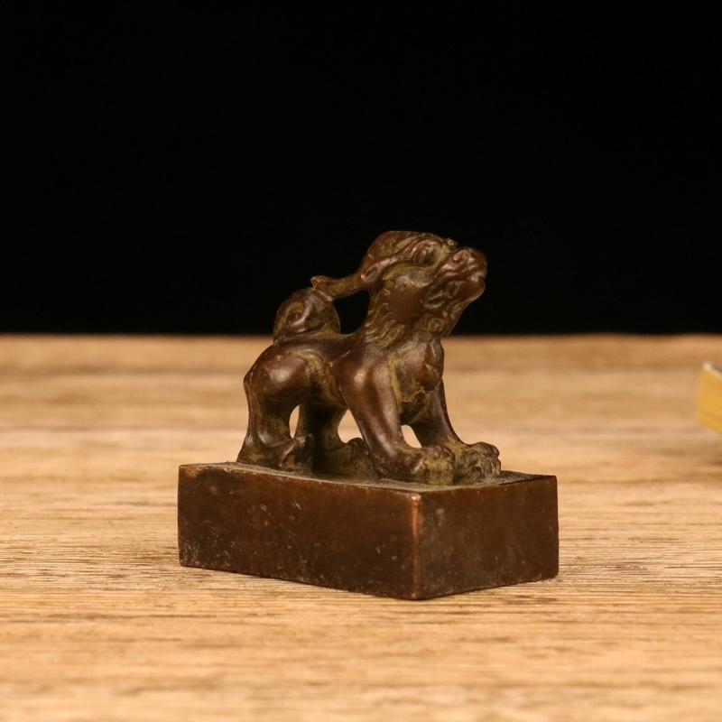 Antique Bronze Kirin Seal Desktop Ornaments Copper Animal Miniature Figurine Lucky Brass Kirin Statue Feng Shui Decoration