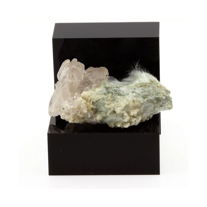 Quartz fumé et Byssolite 195.6 carats