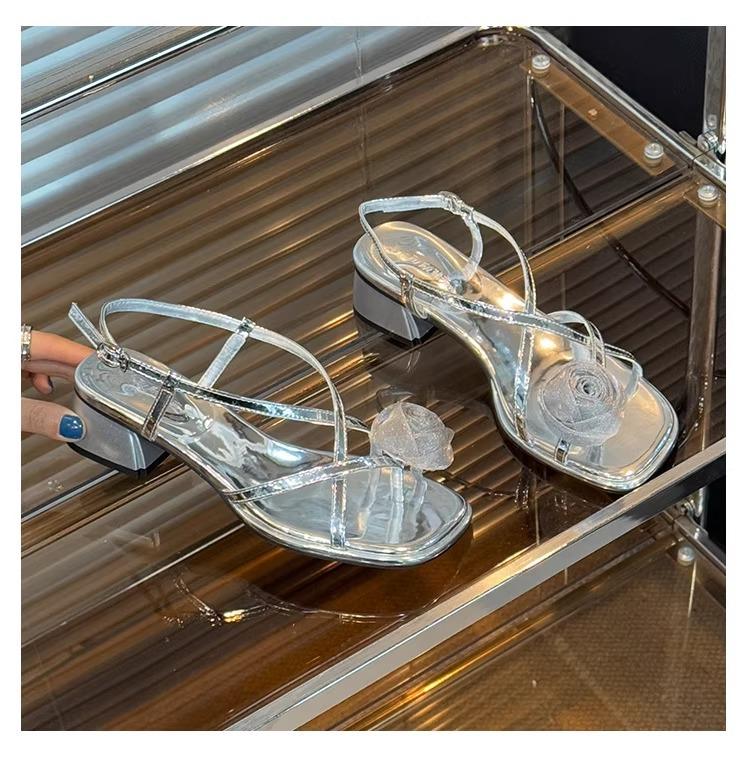 Модные женские туфли на высоком каблуке 2025 Лето Открытый мыс-клип Массивный каблук Модный ремешок с пряжкой-камелией Удобные босоножки для увеличения роста