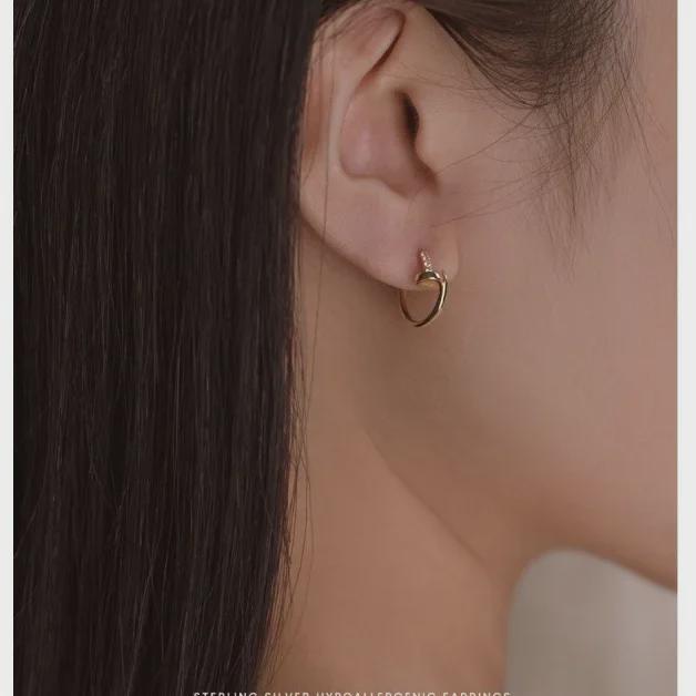 Серьги Niche Cold Style в форме ногтей из чистого серебра для женщин - простые, элегантные, легкие и роскошные