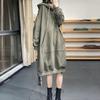 Осень Зима Новое Однотонное Платье Миди с Капюшоном Женское Лоскутное на Кулиске Карманы Свободное Модное Повседневное Теплое Платье с Длинным Рукавом