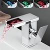 RGB LED Водопадный Смеситель для Ванной Комнаты Сменяющий Цвет Однорычажный