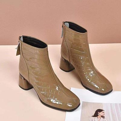 Женские короткие ботинки на высоком каблуке с квадратным носком из глянцевой лакированной кожи, французские ботинки на толстом каблуке, ботильоны на среднем каблуке, в этом году ботинки Мартин