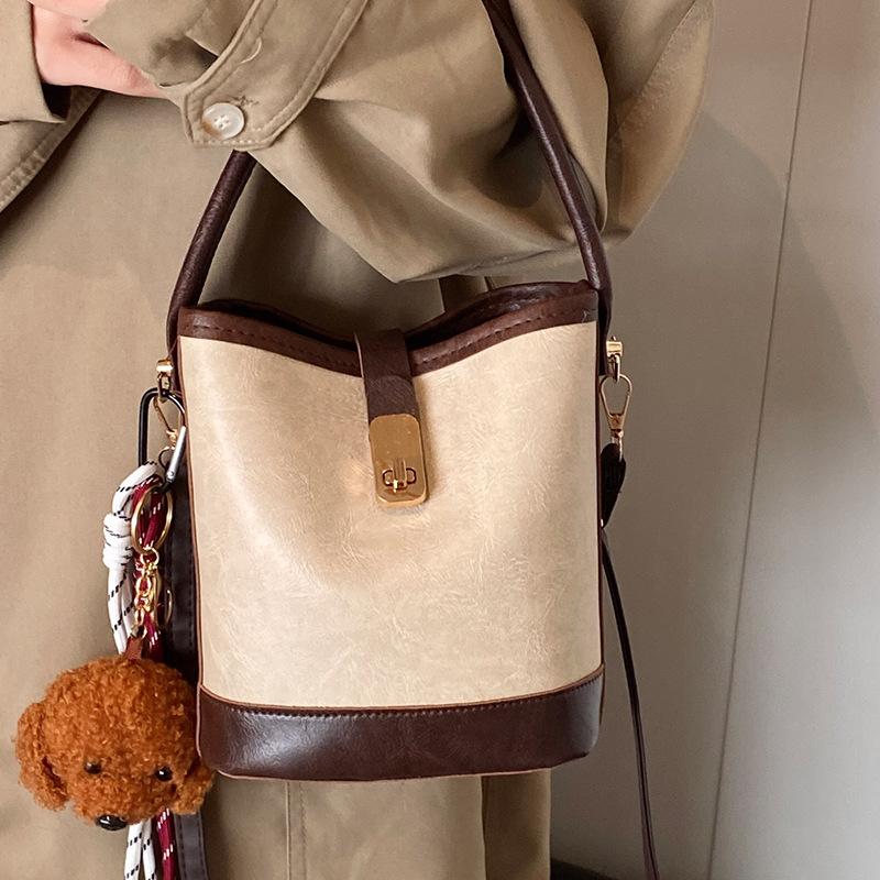 Популярные сумки для женщин осенью Новая сумка через плечо для женщин с высококачественной универсальной сумкой-ведром для женщин