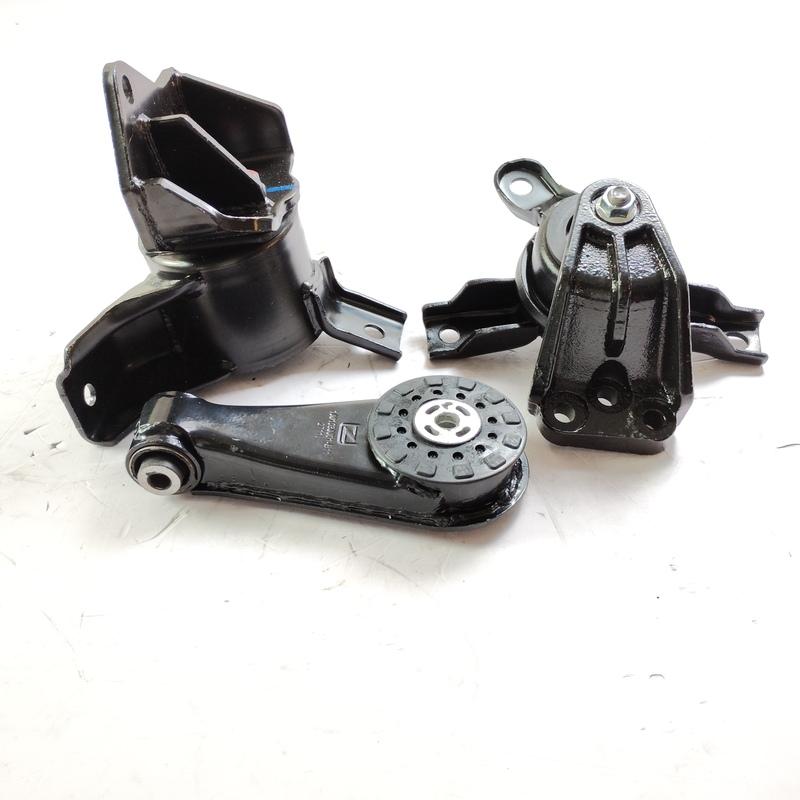 Auto Parts Engine Mount Engine Bracket Support Set For Zotye T600 2.0T 2015