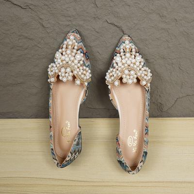 Модные балетки для женщин 2025 Весна и Осень Новый стиль Острый носок Этнический стиль Большой размер Повседневные женские туфли Лоферы Женские