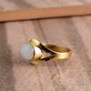 Кольцо с овальным драгоценным камнем Rainbow Moonstone, Эффектное кольцо, Кольцо из желтого золота, Дизайнерское кольцо, Кольцо с камнем рождения, Кольцо с безелем