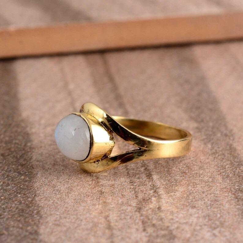 Кольцо с овальным драгоценным камнем Rainbow Moonstone, Эффектное кольцо, Кольцо из желтого золота, Дизайнерское кольцо, Кольцо с камнем рождения, Кольцо с безелем