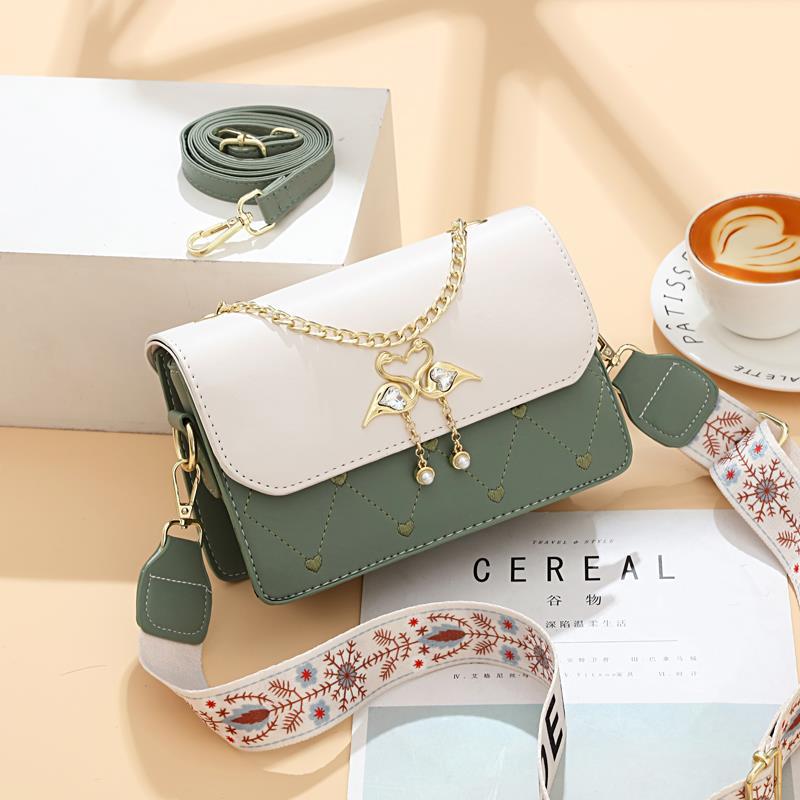 2023 Новая изысканная маленькая квадратная сумка с вышивкой Love, женская сумка премиум-класса с лебединым контрастом, сумка через плечо на одно плечо