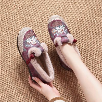 Зимняя обувь для мам с вышивкой в национальном стиле 2024 года, хлопковая обувь с набивкой, утолщенная, теплая женская хлопковая обувь, новая старая обувь из пекинской ткани