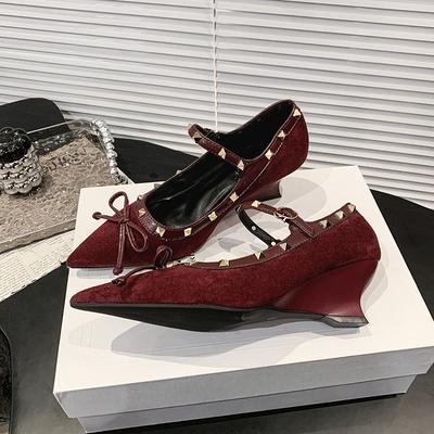 Дизайнерская женская обувь Туфли-лодочки на высоком каблуке с бантом Ретро туфли на высоком каблуке с заклепками Банкетные туфли для женщин Туфли-лодочки с острым носком