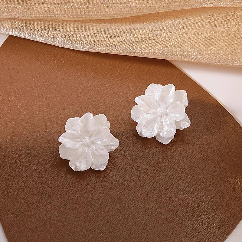 White Flower Stud Earrings for Women Folded Acrylic Side Charming Sweet Floral Girls Earrings Japanese Style Ear Jewelry