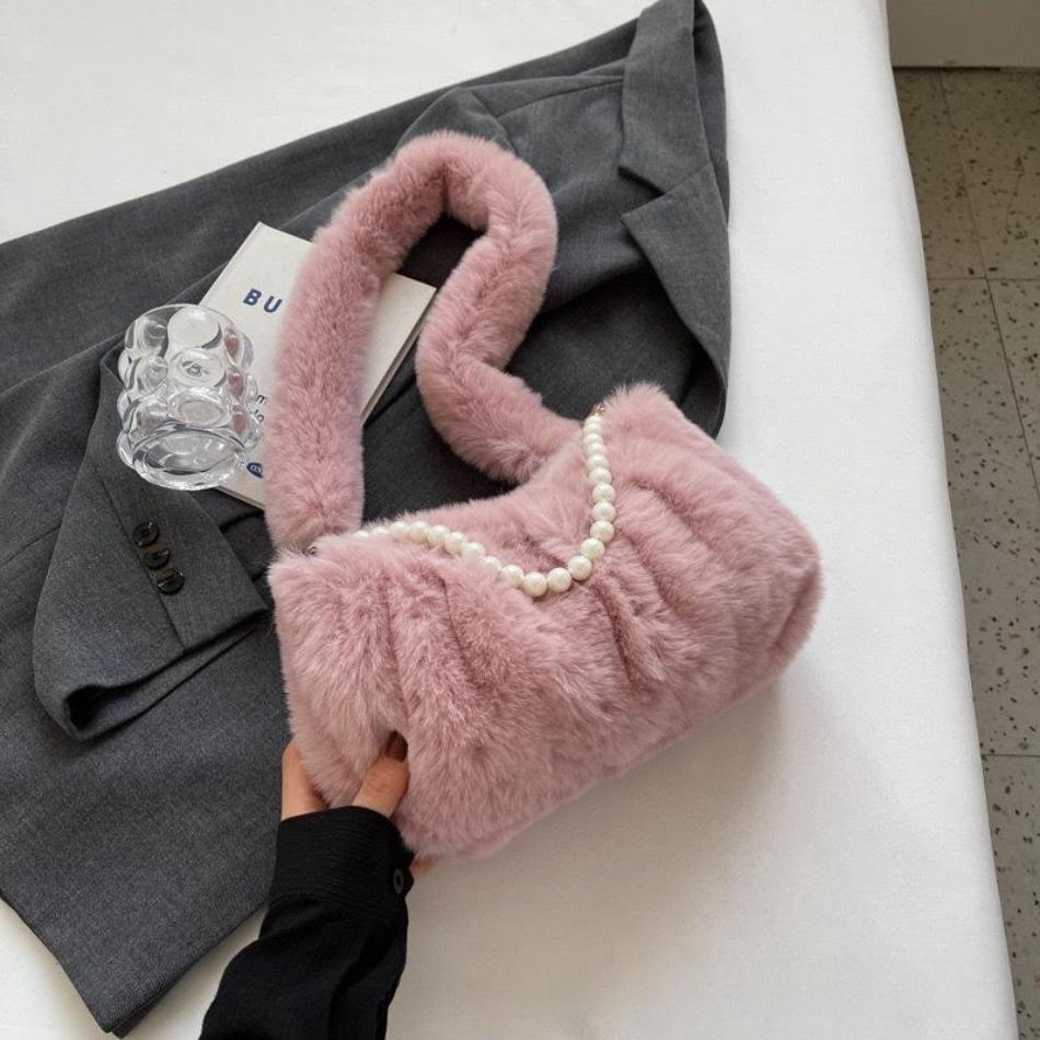 1 шт. Женская новая мятая маленькая квадратная сумка через плечо, сумка подмышку из мягкого плюшевого меха, элегантная женская сумка с жемчужной цепочкой