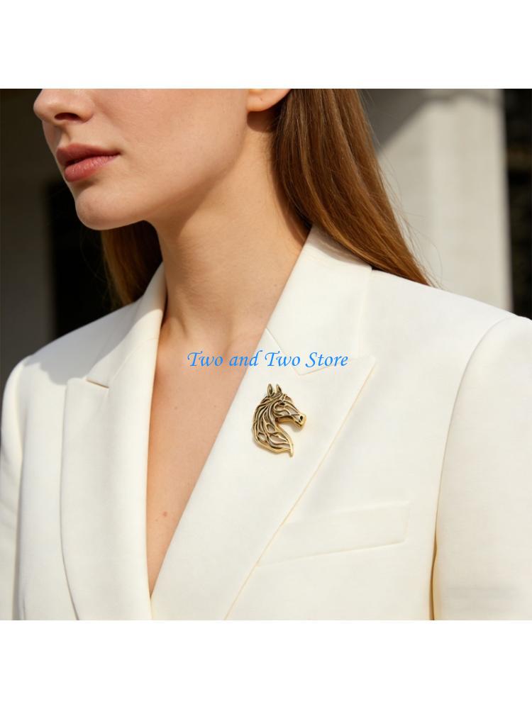 HX6F Modernist Horse Brooch Alloy Badge Pin Fashion Suit Coat Accessory Jewellery for Formal Casual Wear