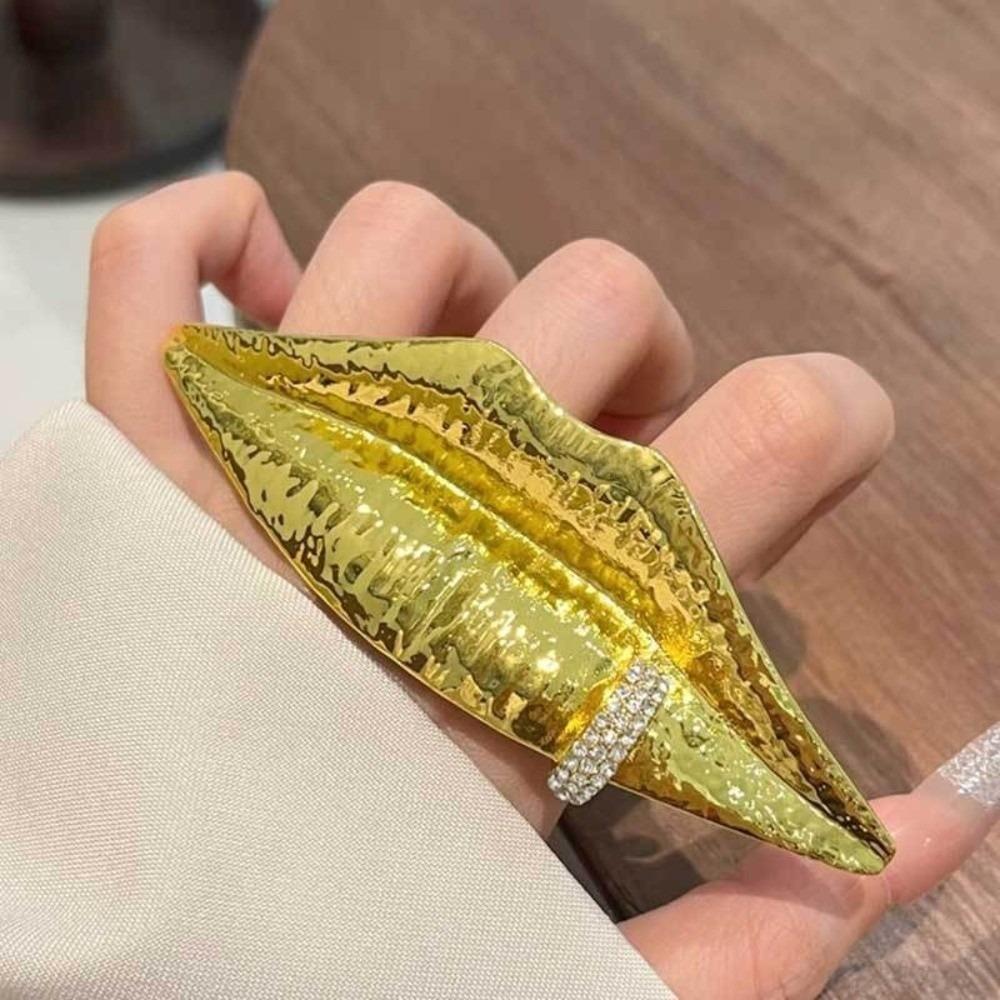 Metal Plated Big Lips-Shaped Ring Exaggerated Finger Jewelry Trendy Lips Open Ring for Women